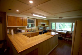 Winter Rentals - Eureka Springs, Beaver Lake Area - Two 4 Bd Full Houses and a 1Bd Unit